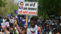 भेदभाव को चुनौती दे रहा है भारत का दलित समाज