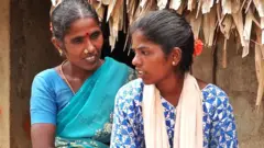 தாயுடன் தனலட்சுமி