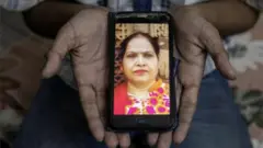 భారతదేశంలో ఇప్పటివరకూ 1,54,000 మందికి పైగా కోవిడ్ వల్ల చనిపోయినట్లు అధికారిక గణాంకాలు చెప్తున్నాయి