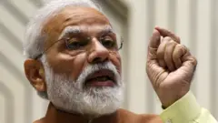 नरेंद्र मोदी