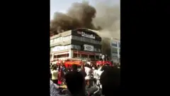 Ireresi yerekana inzu iriko irasha yari iyo mu gisagara ca Surat mu Buhindi