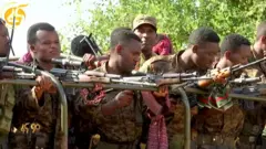 आलम ये है कि हज़ारों लोग जान बचाने के लिए पड़ोसी मुल्क सूडान चले गए हैं.