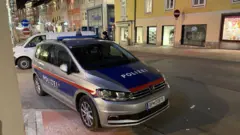 Полицейская машина на месте нападения в Виллахе