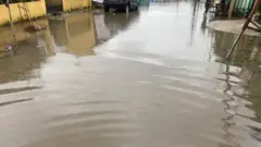 Aworan omi to gba gbogbo ọna kan