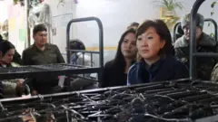 Акыйкатчы абакты кыдырууда 