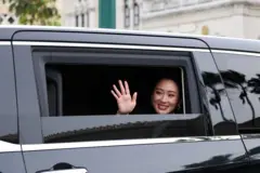 แพทองธาร ชินวัตร เดินทางออกจากตึกไทยคู่ฟ้า ทำเนียบฯ หลังการฟังการอ่านคำวินิจฉัย "คดีคลิปเสียง" และแถลงข่าวเปิดใจ