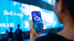 Mulher com um celular conversando com um chatbot