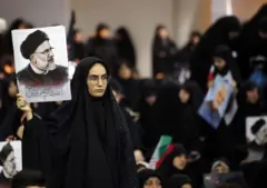 من مراسم التشييع أمس