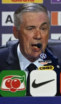 Carlo Ancelotti durante coletiva de imprensa 