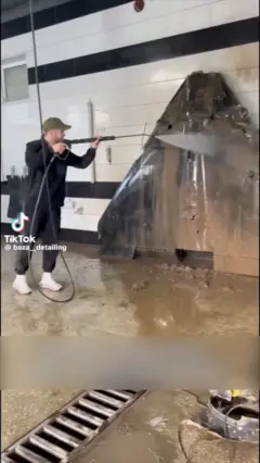 Харків, шахед на автомийці