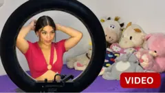 வயது வந்தோருக்கான உள்ளடக்கங்களை வழங்கும் அடல்ட் வெப்கேமிங் தொழிலில் ஈடுபடும் பெண்களின் நிலை என்ன?