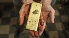 Una barra de oro en Puerto Sudán, el 30 de octubre de 2024.