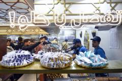 محل بيع حلويات.