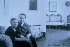 Lorca com sua mãe na propriedade da Huerta de San Vicente.
