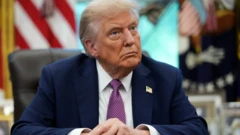 டிரம்ப் நிர்வாகத்திற்கு தற்போது 2 பெரும் சவால்கள் உள்ளன.