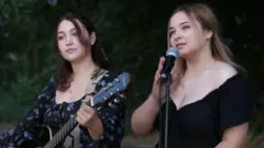 Svitlana Siemieikina y Kristina Spitsyna.
