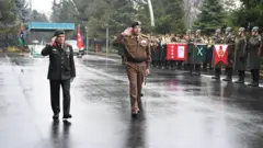 رئيس الأركان التركي سلجوق بيرقدار أوغلو مع رئيس أركان الجيش التابع لحكومة الوحدة الوطنية الليبية محمد الحداد في أنقرة، في 23 ديسمبر/كانون الأول 2025