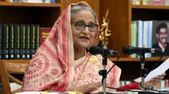 রোববার সংবাদ সম্মেলনে শেখ হাসিনা