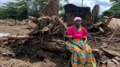 Nancy Wanjiku yicaye aho inzu y'abavyeyi biwe yahora iri