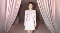 Abby Choi, uma jovem chinesacasino betano ptvestido rosa