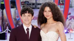 Tom Holland și Zendaya la premiera londoneză a noului film Spider-Man în Leicester Square 
