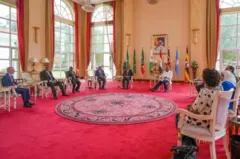 Hogaamiyayaasha Afrika oo Jimcihii shir ku yeeshay dalka Uganda ayaa ku baaqay in ciidamo dheeraad ah oo nabad ilaalin ah loo diro Soomaaliya si ay isaga difaacaan weerarada Alshabaab