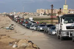 Umurongo w'imiduga y'abahunga uburaruko bwa Gaza imbere y'igitero simusiga