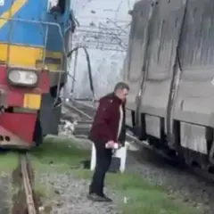 два поїзди на місці інциденту