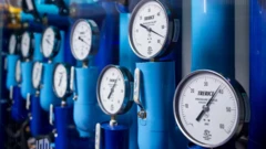 Синие трубы с датчиками