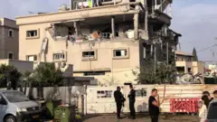Saamaynta gantaal ka yimid Lubnaan kuna dhacay magaalada Tira ee bartamaha Israa'iil, Noofambar 2, 2024
