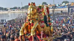 நூற்றாண்டுகள் கடந்தும் மதுரை சித்திரைத் திருவிழாவை கொண்டாட்டத்திற்கான மையமாக மக்கள் பார்ப்பது ஏன்?