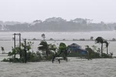 পানির নিচে তলিয়ে গেছে গ্রামের পর গ্রাম