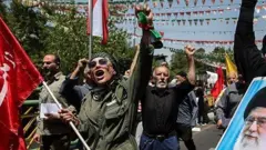 تجمع حامیان حکومت و مخالفان جنگ در تهران