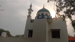 अर्धमसला गावातील मशिदीमध्ये दोन तरुणांनी जिलेटीनच्या माध्यमातून स्फोट घडवून आणला.