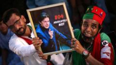 عمران خان کی ہسپتال منتقلی کے فیصلے پر ’من و عن عمل‘ سے ’قانونی سُقم‘ اور ’سازش‘ تک: سپریم کورٹ کا فیصلہ حکومت کے لیے کنفیوژن کا باعث کیوں بنا؟