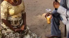 Nwaanyị na-agba nkwụ