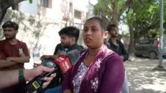 नोएडा में रहने वाली प्रीति मौर्या भी एक फैक्ट्री वर्कर हैं