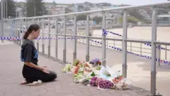 হামলার ঘটনাস্থলে শ্রদ্ধা জানাচ্ছে মানুষ