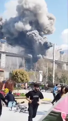 لحظه حمله به پل بی ۱ کرج در روز سیزده بدر