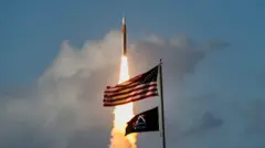 Запуск миссии НАСА «Артемида-2» по облету Луны, в рамках которой используется ракета «Space Launch System» (SLS) с пилотируемым модулем «Орион», состоялся 1 апреля 2026 года из Космического центра имени Кеннеди на мысе Канаверал, штат Флорида, США.