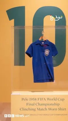 قميص اللاعب البرازيلي الأسطوري بيليه