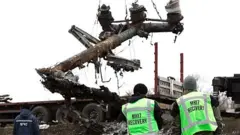 Escombros do Voo MH17 derrubado por um míssil na Ucrânia