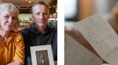 Composição de duas imagens. À esquerda, uma mulher com blusa amarela, sentada ao lado de um homem com cabelo curto e camisa azul-marinho. Eles seguram uma fotografia impressa de um soldado com kilt escocês e boné militar. A foto da direita é de uma carta manuscrita, nas mãos de uma pessoa.