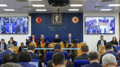 Kamu yöneticilerine seyyanen 30 bin TL zam teklifi komisyonda kabul edildi