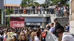 Personas en el intercambiador de Moncloa