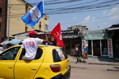 Taxi irimwo abamamaza abitoza ku mugwa mukuru, Kinshasa