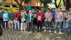 Aliansi Jaga Demokrasi (AJD) menggelar aksi untuk menuntut penuntasan kasus HAM masa lalu dan demokrasi yang sehat