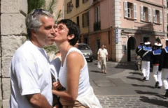 Epstein y Maxwell en una imagen divulgada por el Departamento de Justicia de EE.UU.