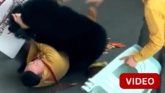 சீனாவில் பராமரிப்பாளர் மீது கரடி தாக்குதல் - என்ன நடந்தது?