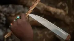 Foto of knife and stick